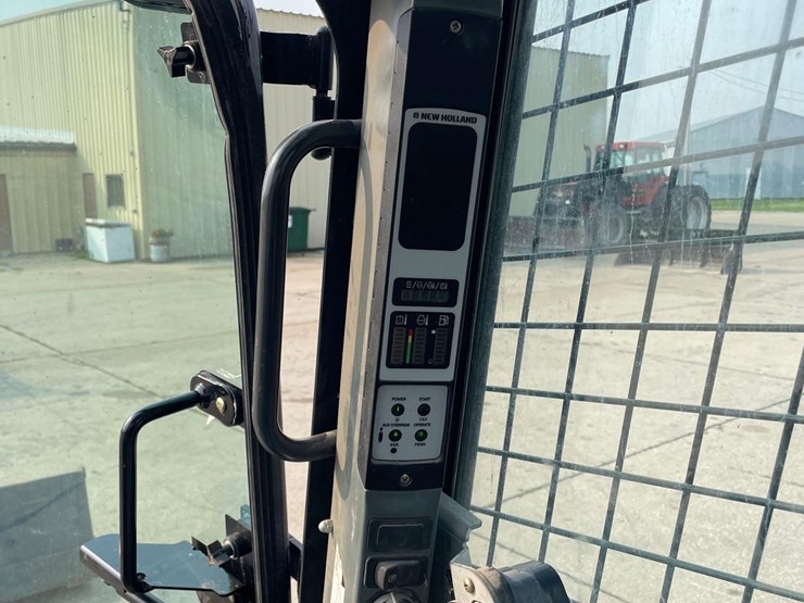 new-holland-c238-image-48
