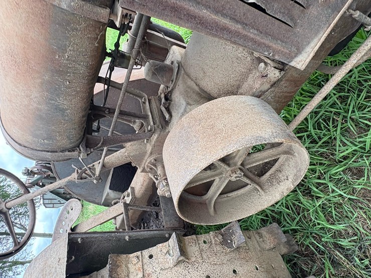 mccormick-deering-10-20-antique-tractor-image-13