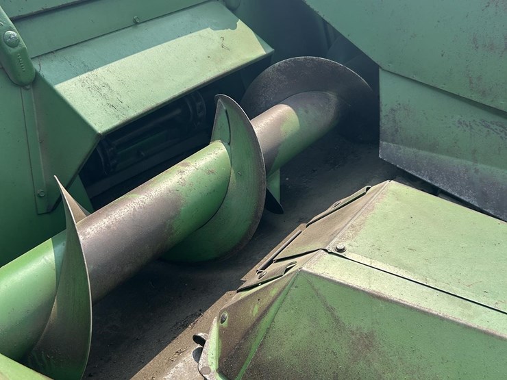 john-deere-300-image-4