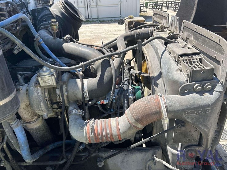 2014-peterbilt-337-image-10
