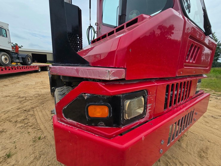 2016-ottawa-yard-spotter-truck---cummins-diesel,-allison-auto,-hydraulic-air-fifth-wheel,-33,000-...-image-35