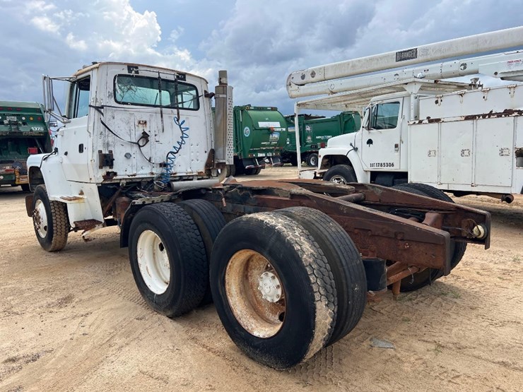 1995-ford-l8000-image-2