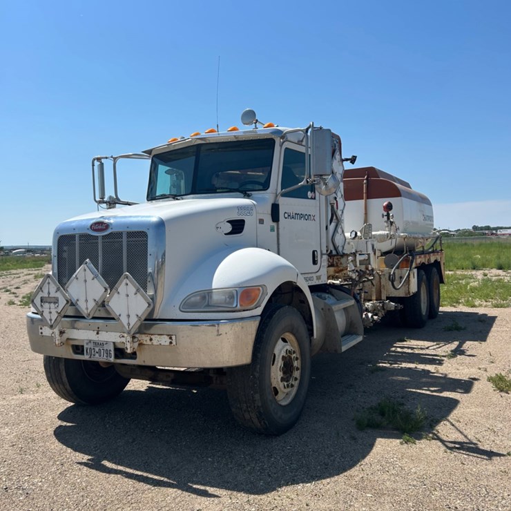 2011 PETERBILT 348