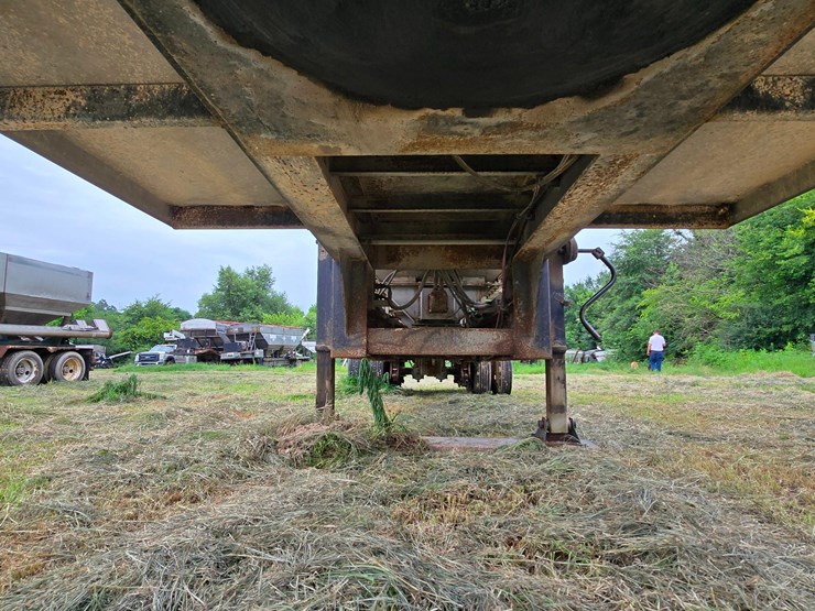 2016-kbh-fertilizer-tender-trailer---isuzu-diesel,-hydraulic-system,-rear-discharge-image-22