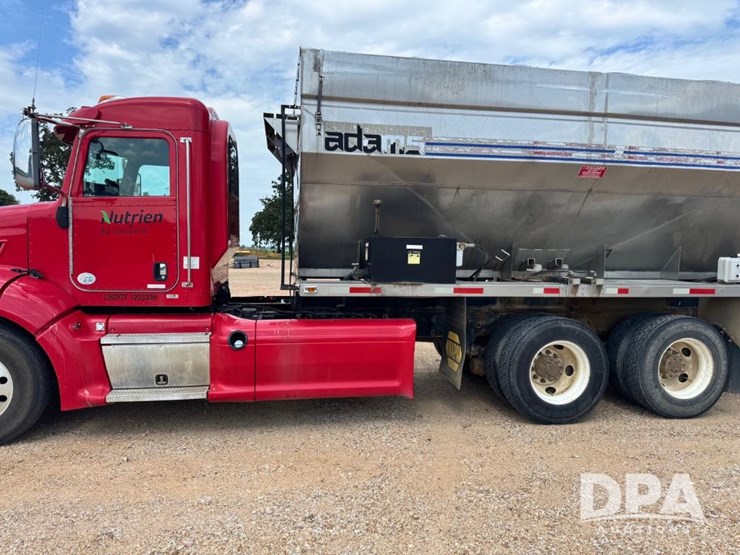 2012-peterbilt-384-image-2