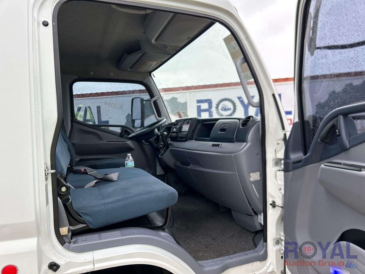 2013-mitsubishi-fuso-fec92s-image-30