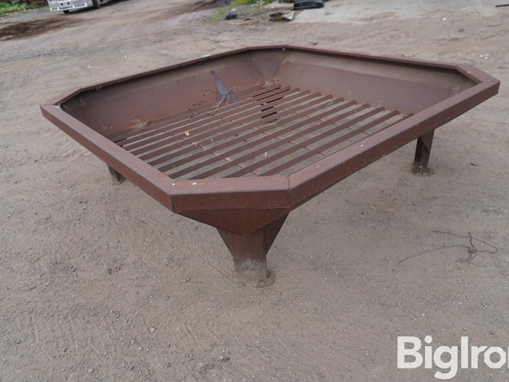 8'x8'x28"-tall-hay-feeder-image-3