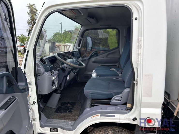 2013-mitsubishi-fuso-fec92s-image-15