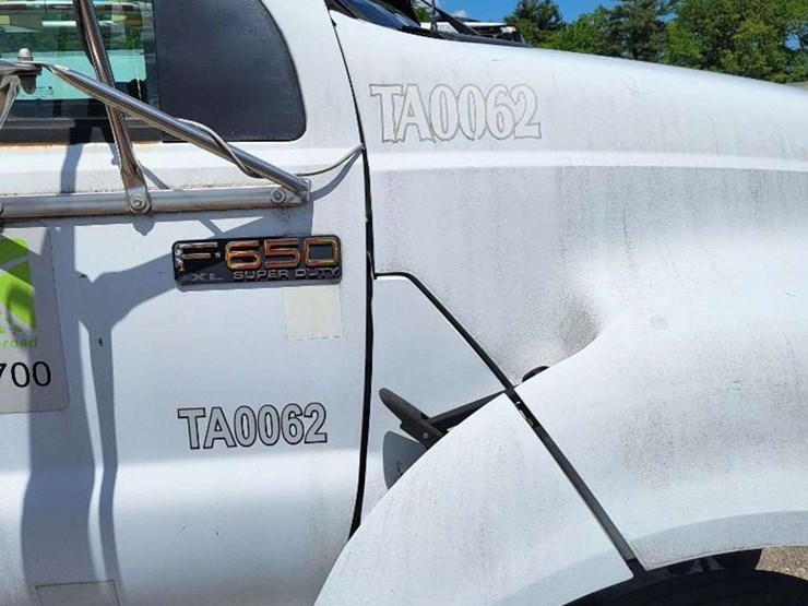 2000-ford-f-650-tma-attenuator-truck-image-2