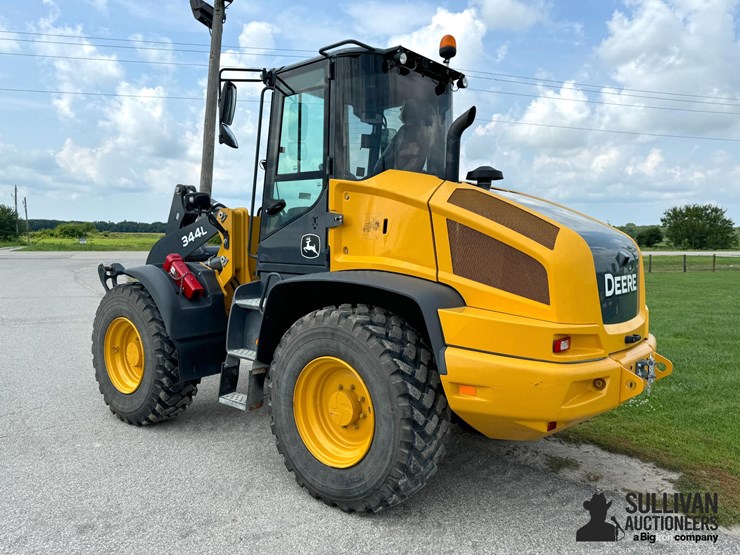 2019-deere-344l-image-7