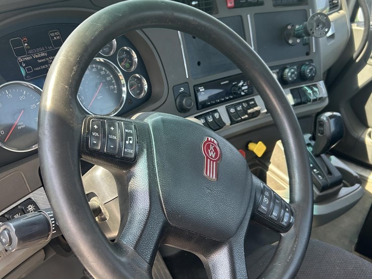 2018-kenworth-t680-image-5