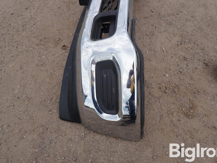2023-ram-2500-front-bumper-image-9