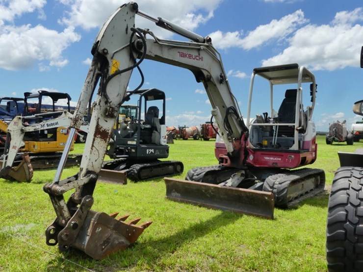 takeuchi-tb260-image-2