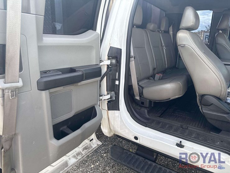 2017-ford-f550-image-36