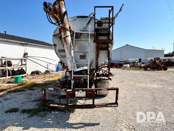 2006-caterpillar-10-image-9