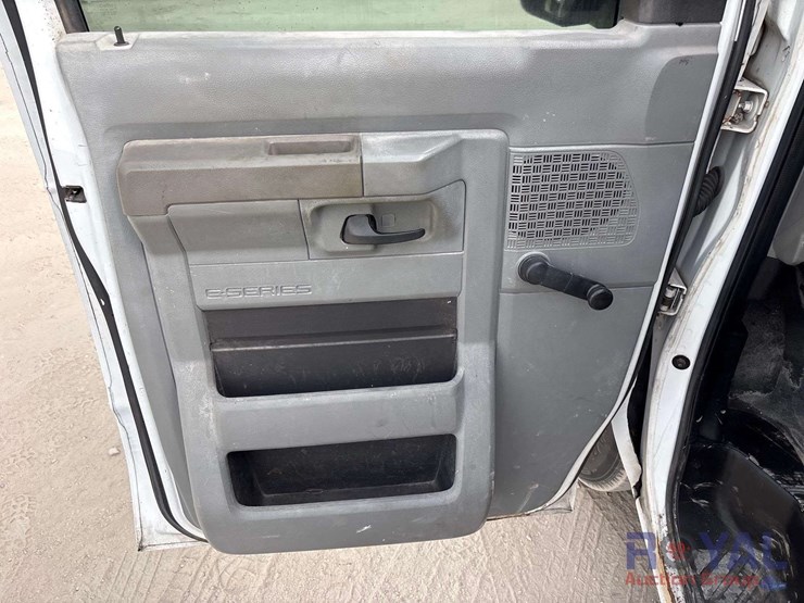 2009-ford-e350-image-14