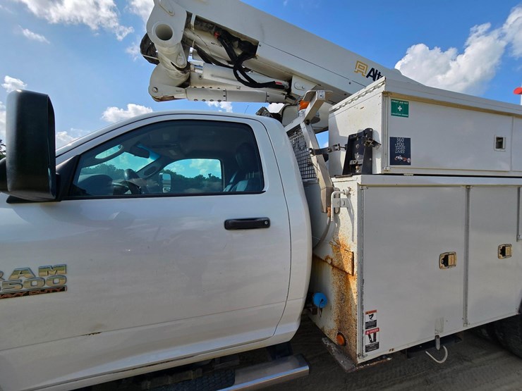 2014-dodge-ram-5500-image-2