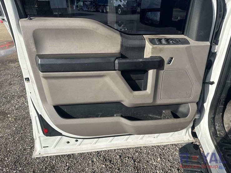 2017-ford-f550-image-12