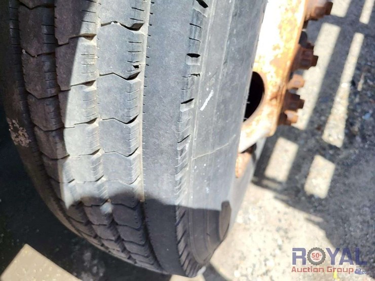 2000-ford-f-650-tma-attenuator-truck-image-13