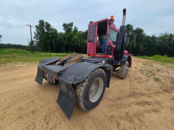 2016-ottawa-yard-spotter-truck---cummins-diesel,-allison-auto,-hydraulic-air-fifth-wheel,-33,000-...-image-6