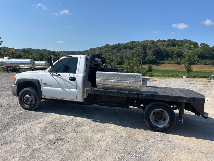2006-gmc-3500-image-2
