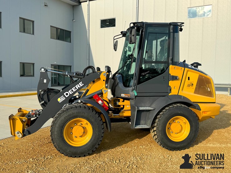 2022-deere-244l-image-8