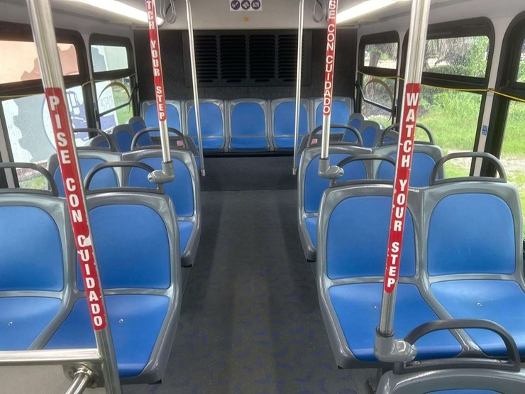2014-gillig-low-floor-image-22