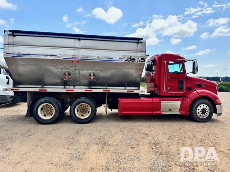 2012-peterbilt-384-image-1