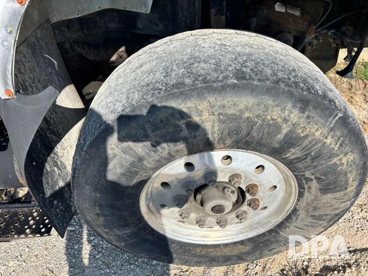 2006-caterpillar-10-image-61