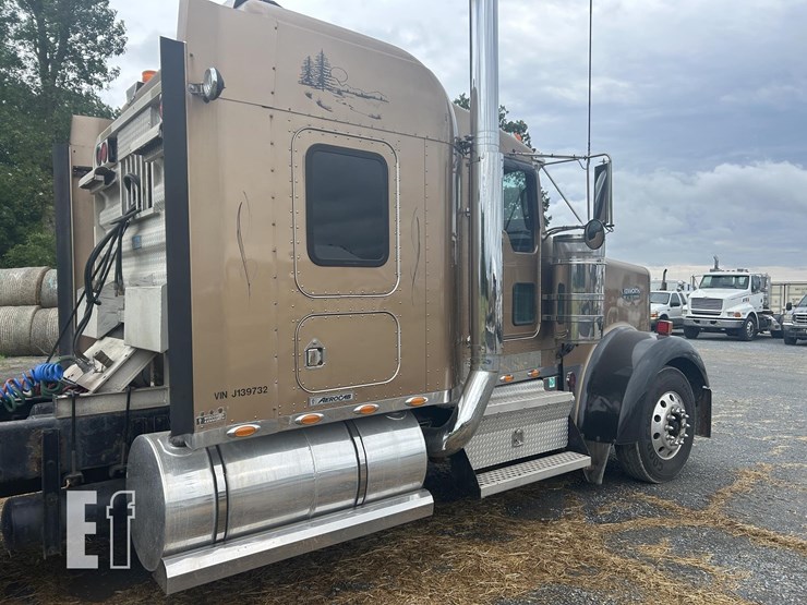 2006-kenworth-w900l-image-10