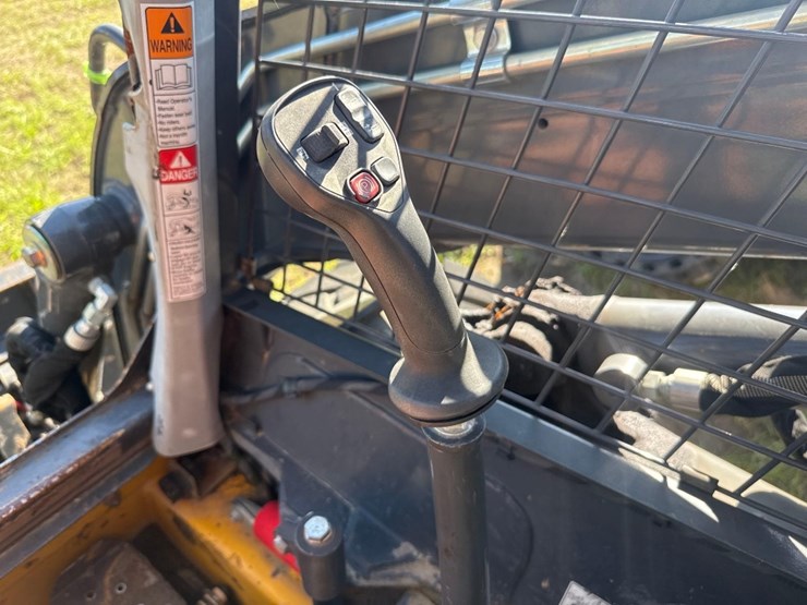 new-holland-l328-image-15