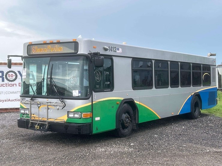 2014-gillig-low-floor-image-1
