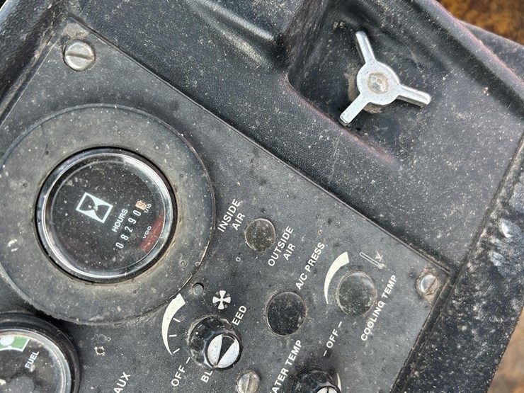 1986-deere-310c-image-13