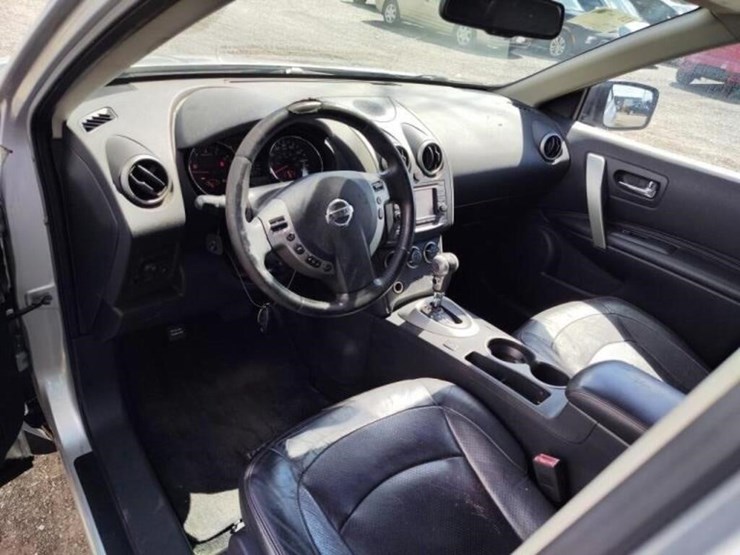 2011-nissan-rogue-image-4