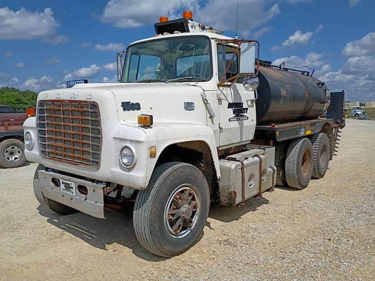 1982-ford-lt9000-image-1