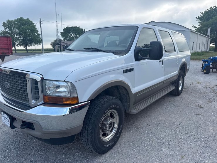 2000-ford-excursion-image-3