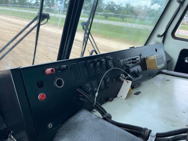 2015-mack-leu633-image-32