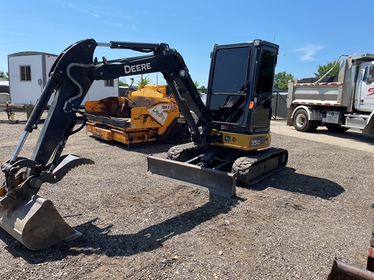 2019-deere-35g-image-1
