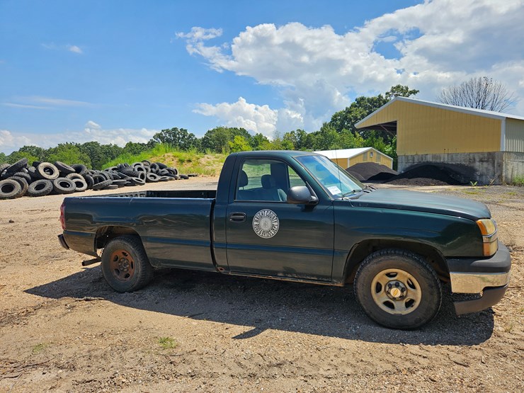 2004-chevrolet-silverado-image-17