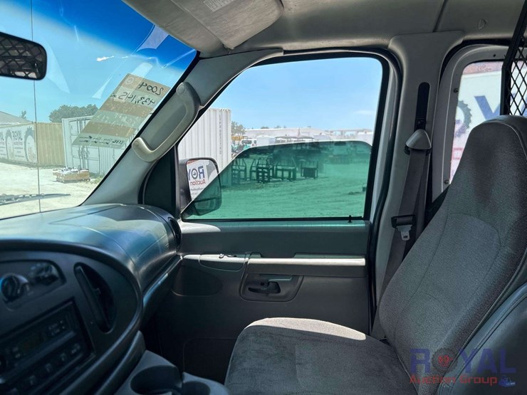 2004-ford-cargo-image-15