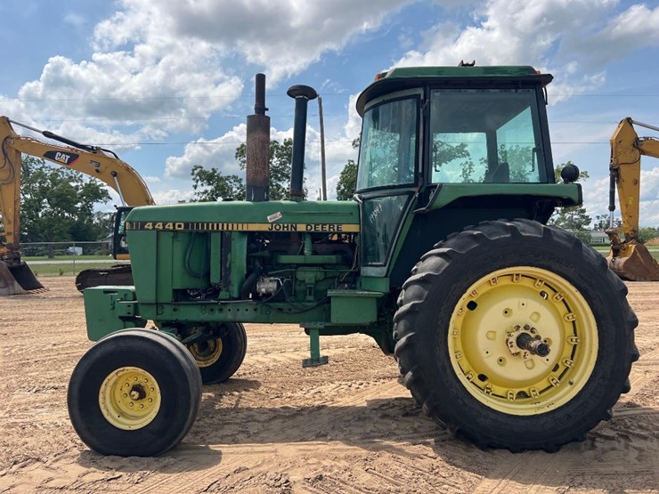john-deere-4440-image-1