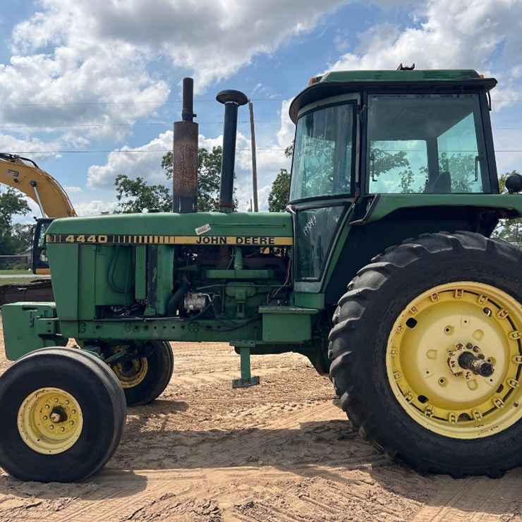 JOHN DEERE 4440