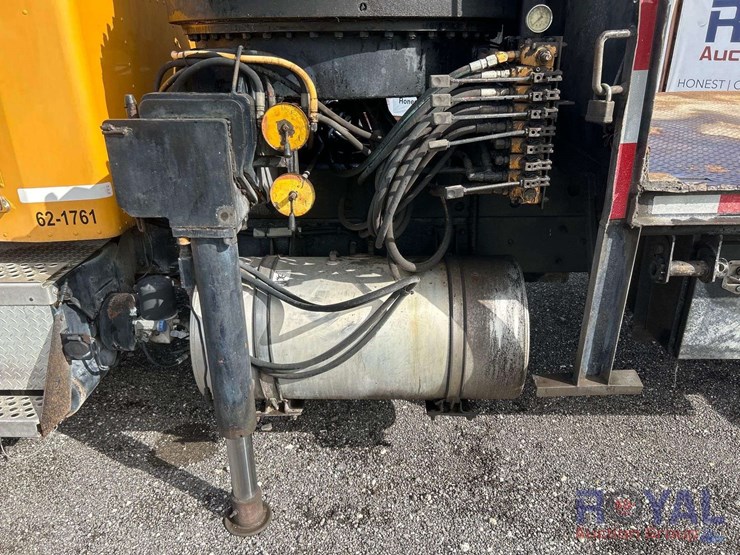 2008-kenworth-t300-image-24