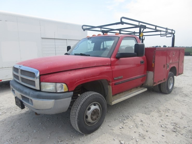 2001-dodge-ram-3500-image-1