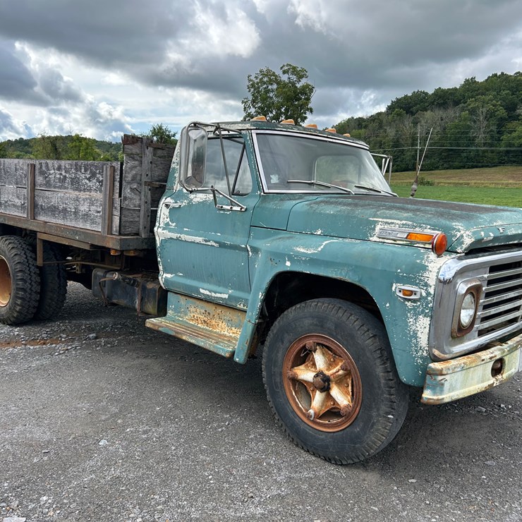 FORD 700