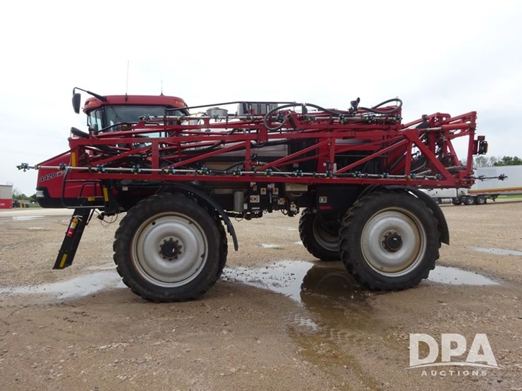 2011-case-ih-patriot-4420-image-37