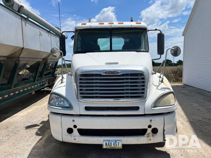 2009-freightliner-truck-(jn2397,-unit-277091)-image-3