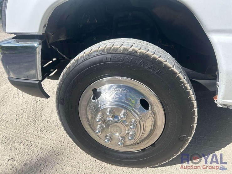 2015-ford-e350-image-15