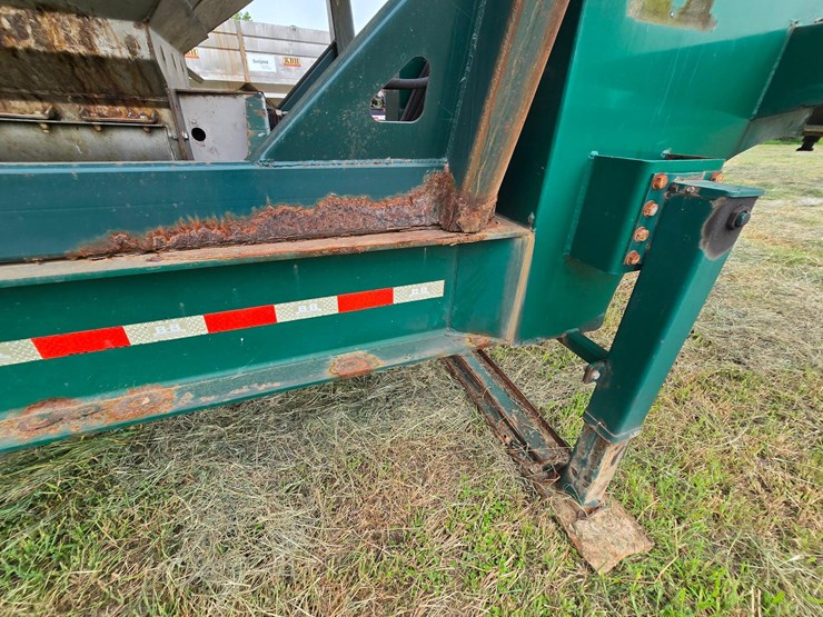 2014-doyle-dry-fertilizer-tender-trailer---kubota-diesel,-3-stainless-compartments,-side-discharge-image-18