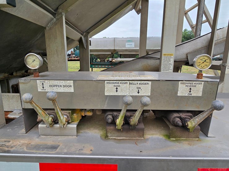 2016-kbh-fertilizer-tender-trailer---isuzu-diesel,-hydraulic-system,-rear-discharge-image-16